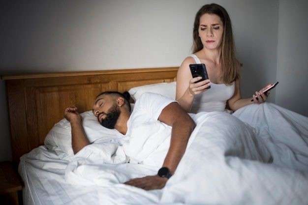 wife checking husband whatsapp message